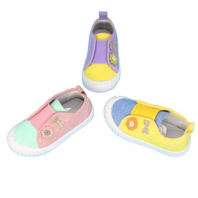 China Durable cute candy color kids canvas shoes casual slip on shoe printing comfortable board shoes for sale