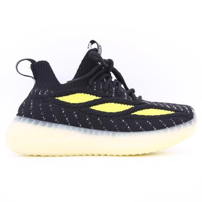 China Lightweight Children's Style Sports Shoes Baby Yeezy Casual Walking Shoes for sale