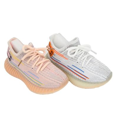 China Lightweight Children's Style Sports Shoes Baby Yeezy Casual Walking Shoes for sale