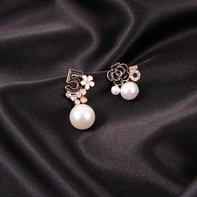 China Fashion Friendly Material Luxury Jewelry Women Rhinestone Earrings Diamond Pearl Camellia Stud Earring Catalog Flower Designer for sale