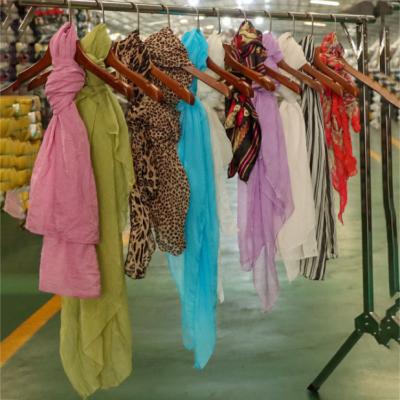 China Fashionable Wholesale Lady Used Clothing Women Silk Scarves A Grade In Bales Second Hand Clothes Used Clothes Scarves For Sale for sale