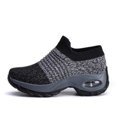 China Fashion Trend Size 35-43 Ladies Big Size Sock Tennis Sneakers Breathable Comfort Youth Girls Walking Women Slip On Running Shoes Sports for sale