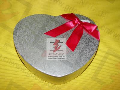 China Moisture Proof Clothing Gift Boxes Biodegradable Heart Shaped for sale