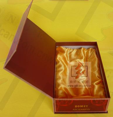 China Biodegradable Packaging Garment Gift Boxes Cardboard Gloss Lamination for sale