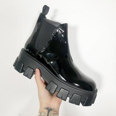 China Latest Version Anti-slippery Winter Woman Platform Ankle Boots 2021 Fashion Warm Boots for sale