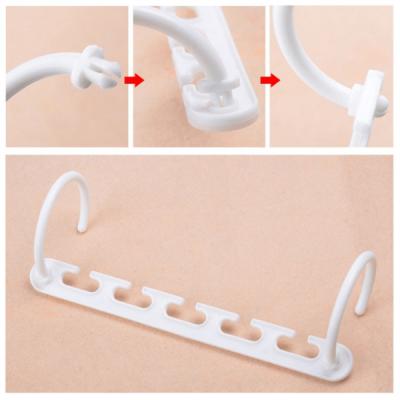 China Save Space Wardrobe White Plastic Pp Hook For Shirts / Pants / Skirt for sale