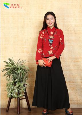 China Embroidered Chinese Cheongsam Top , Floral Pattern Traditional Chinese Shirt for sale