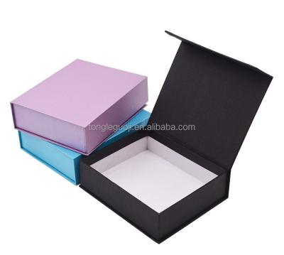 China Luxury packaging 2023 annual wholesale fashion contact lenses for handsome cosplay cosmetic makeup packaged box with logo for sale