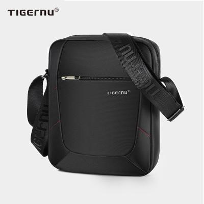 China Schockproof Tablet Pouch Tigernu T-L5108 Bag Men Lance Sling Bag Men High Quality Cross - Body Bags Men Climbing Chest 9.7 Inch Black Fashion for sale