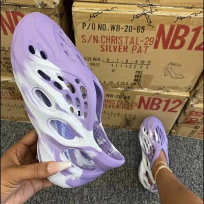 China High quality light weight hot sale kids yezzy summer runners foam runner yeezy shoes men for sale