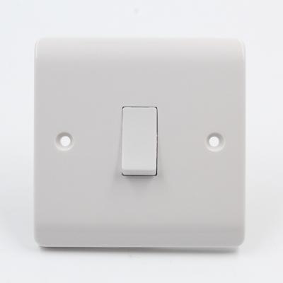 Κίνα Easy To Maintain And Clean Yaki Hot Sale V Series Sliver Touch PP Shell Light Electricity Wall Switch προς πώληση