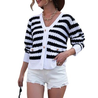 China 2021Regular European and American autumn and winter new striped pattern pocket sweater cardiganVCollar women for sale