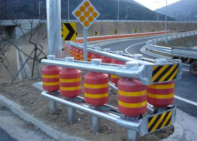 Chine Barrière de sécurité routière Barrière de rouleau d'EVA de sécurité routière Anti Crash Barrier à vendre