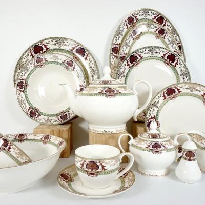 China Sustainable Vintage Rim Porcelain Russian Design Gold Luxury Fine Flower China Dinner Plates Ceramic Dinnerware Sets for sale