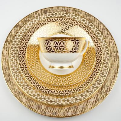 China Sustainable Posuda Embossed Gold Bombs Dinnerware Suppliers For Food Cup And Saucer Set Discovery Porcelain Dinner Set for sale