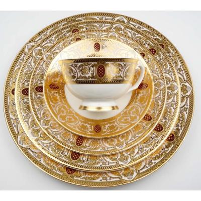 China Sustainable Luxury Gold Dinner Plates Sustainable Dubai Nice Charger Plate Porcelain Tableware Porcelain Dinnerware Set for sale