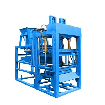 China Automatische elektrische bakstenenmachine voor holle paving Cement Betonbakstenenmachine Te koop