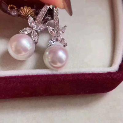 China FASHIONABLE Classic Design 925 Sterling Silver Hypoallergenic Four Leaf Clover Earrings With 9-10 Mm Bread Shaped Freshwater Pearl Earrings for sale