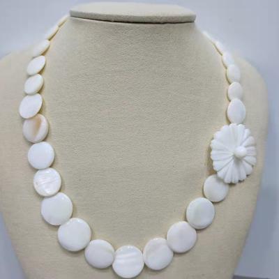 China Factory direct sale TRENDY color can be customized freshwater mother of pearl made bauhinia shell necklace layered necklace for sale