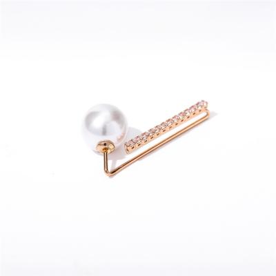 China Pearl Fashionable Female Shirt Brooch Pin Jewelry Buckle Pin Anti-glare Accessories Fixed Clothes Pin Wild Decorative Cardigan Hidden Buckle for sale