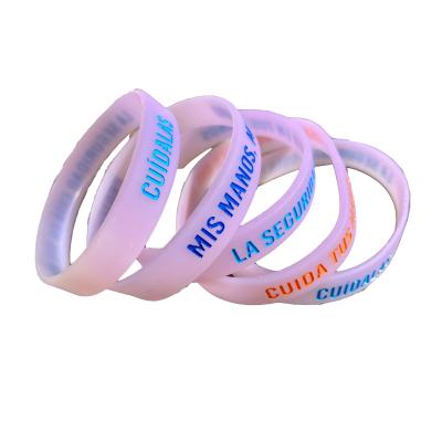 China Durable Made In China Color Changing Silicone Wristbands Rubber Wristband Glow In Dark Silicone Wristband for sale