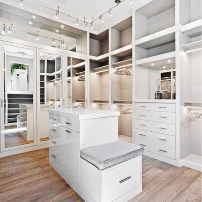 Chine Meilleur Walk In Open Style Armoire blanche en bois stratifiée pour chambre à coucher chambre à coucher Luxe à vendre