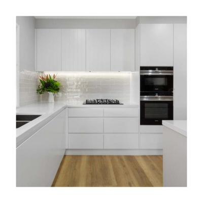 China Australia Modular Kitchen Cabinets with Quartz Stone Countertop and Matt Lacquer Handl for sale