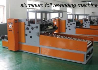 China Automatische Aluminiumfolie-Rückspulenmaschine für Haushalts-Küchen-Rollenausschnitt zu verkaufen