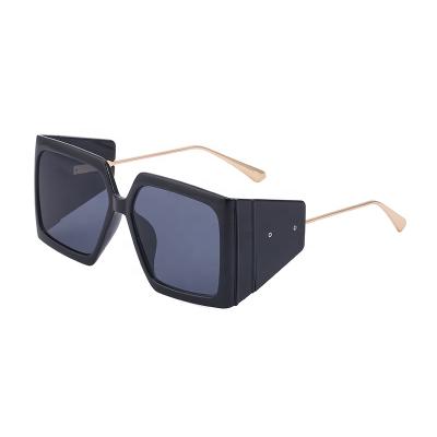 China Sunglasses UV400 2022 European Metal Sun Glasses New Square Personality Frame Women Sun Glasses for sale