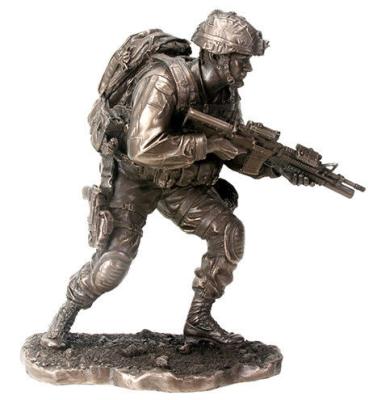 China Europe Factory Custom Handmade Resin Open Resin Soldier Statue Carved Resin Military Figure Statue JE-011 for sale