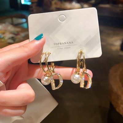 China 2021 New Fashion Design S925 Cute Silver Initial Letter D Pearl Statement Circle Cute Luxury Stud Earrings For Women Jewelry Accessories for sale