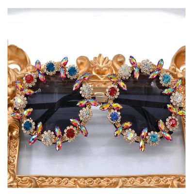 China Fashion Sunglasses Shape Sunglasses Shape Diamond Rhinestone Trendy Exaggerated Luxury 400 UV Sunglasses For Women Party Beach Travel Accessories 2021 for sale