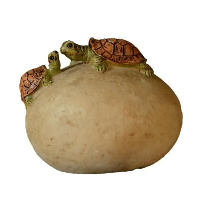 China Europe Z07327A crawling on stone turtle figurine, turtle animal sculpture, resin turtle souvenir for sale