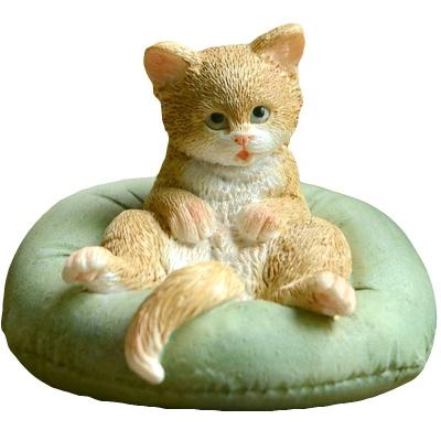 China Cute Europe Diamond Cat Resin Animal Sculpture Cat Cartoon Resin Cat Figurine Z15390A for sale