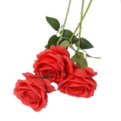 China Durable Single Stem Faux Amazon Flower Artificial Wedding Rose Flower for Home and Wedding Stage Decoration for sale