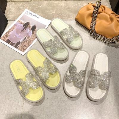 China CUSHIONING Hot Selling Fashionable Flat Toe Sandals Outdoor Rhinestone Decoration Summer Casual Slippers For Ladies for sale