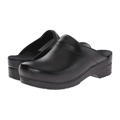 China Matte Black Microfiber Anti Static ESD Nurse Shoes And Doctor Shoes Work Clogs for sale