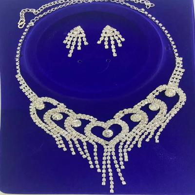 China CLASSIC Luxury Tassel Jewelry Set Wedding Dress Wedding Jewelry Earring Necklace Set for sale