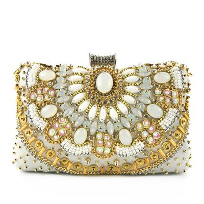 China Lady Evening Bag Handmade Pearl Embroidery Diamond Fashion Evening Clutch Bags With Crystal for sale