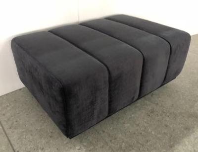 China Black fabric upholstery wood base ottoman/bed bench for hotel bedroom furniture,soft seating for hotel bedroom for sale