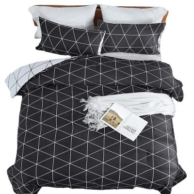 China Folded Black And White Geometric Triangle Pattern Printed Comforter for sale