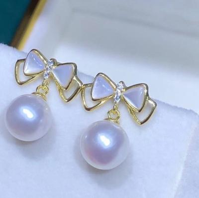 China CLASSIC Freshwater Pearl Earrings Akoya Natural Asymmetric Elegant Druzy Freshwater Earrings for sale