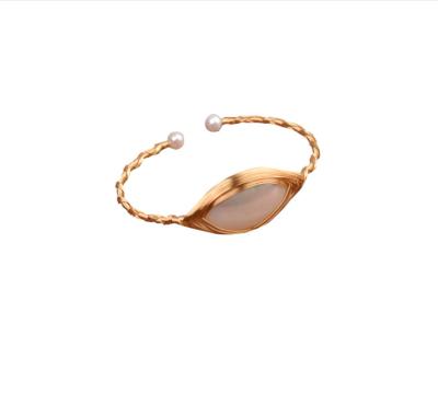 China New CLASSIC Natural Seawater Mabe Pearl Bracelet Hand - Woven Winding 14K Gold Color Bracelet Wholesale By Women Manufacturers for sale