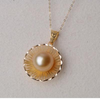 China Nanyang CLASSIC Natural Gold Pearl Pendant Necklace 18K Gold Hollow Out Strong Light Pearl Clavicle Chain for sale