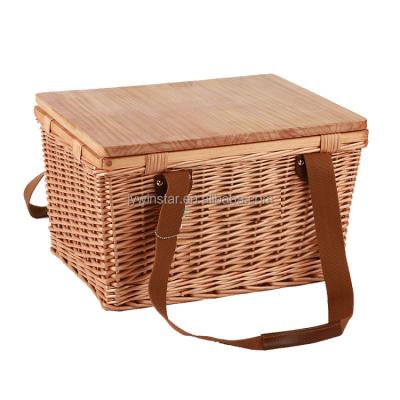 China Sustainable traditional wicker picnic basket with dishes for sale