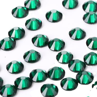 China Cheap Diamond ss16 Emerald Machine Newest Styles Fashional Designs Flatback SD/star For Hot Fix Rhinestone Fair And Beautiful Crystal Bright for sale