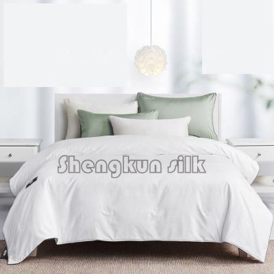 China Antibacterial Silk Cotton Crate Silk Filled White Color Silk Comforter King Size Comforter for sale