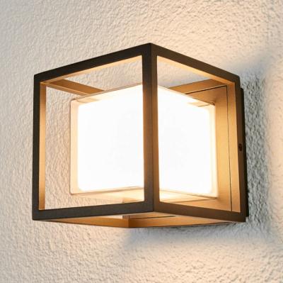 China Modern polycarbonate black ip44 aluminum pillar cube led 10w exterior wall sconce for sale