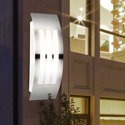 China Waterproof Polycarbonate Surface Mounted Stainless Steel Outdoor Garden Bulkhead ip65 e27 Wall Light for sale