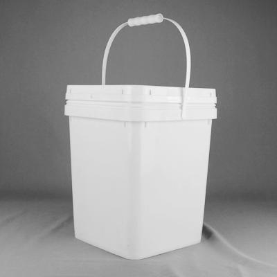 China De Vierkante Plastic Emmer van de voedselrang 5 Gallon 20 Liter met Deksel en Handvat Te koop